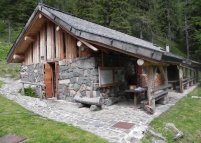 Il centro visitatori dell'Oasi di Valtrigona, in pietra e legno